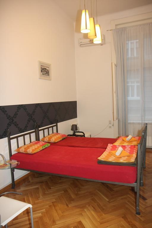 Time Hostel Belgrad Oda fotoğraf